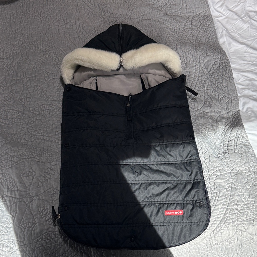 Skip Hop Black Footmuff with Cream Lining